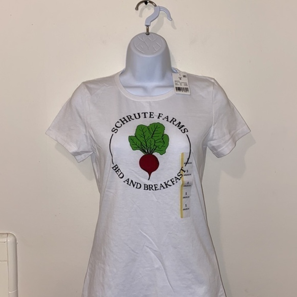 BNWT The Office Schrute Farms Bed & Breakfast Tee - Picture 3 of 9